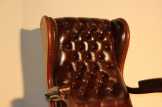 Antik konyak színű chesterfield pihenőszék.