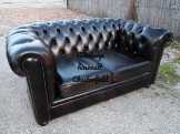 Chesterfield 2-es sötétbarna kanapé Chesterfield 2-es sötétbarna kanapé