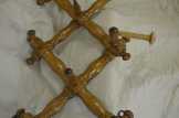 Fa faragott fogas