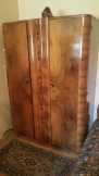 Fából készült diófa furnéros sellakpolitúros bútor