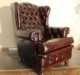 Hatalmas antik chesterfield bőr fotel. Hatalmas antik chesterfield bőr fotel.
