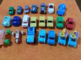 Kinder figurák: autók, a 90-es évekből (22 db) 