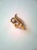 Aranyozott gyöngyös bross Aranyozott gyöngyös bross