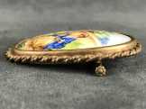 Zsáner jelenetes porcelán betétes bross 2./ Limoge