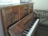 Antik pianino Antik pianino