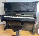 Eladó pianínó és zongoraszék