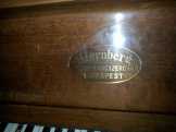 Sternberg antik pianinó