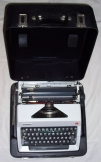 Olympia SM9 típusú régi német táska írógép ékezet 