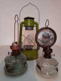 Két darab petróleum lámpa üveg tartály + 1 db viha