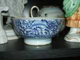 ANTIK KÍNAI KÉK-FEHÉR PORCELÁNCSÉSZE ANTIK KÍNAI KÉK-FEHÉR PORCELÁNCSÉSZE
