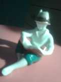 Enyhén sérült porcelán figura eladó! Enyhén sérült porcelán figura eladó!