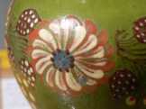 Festett-mázas kerámia váza, virágmintás dekorral, 