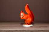 Hollóházi mókus porcelán figura