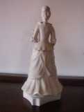 Hollóházi női porcelán figura