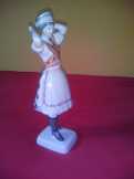 Hollóházi porcelán lány népviseletben Hollóházi porcelán lány népviseletben