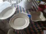 Porcelan kinalo tanyerral Porcelan kinalo tanyerral