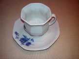 Régi porcelán kávéscsésze és alátét Régi porcelán kávéscsésze és alátét