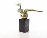 bronz szobor modern nő BE-2