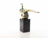 bronz szobor modern nő BE-2