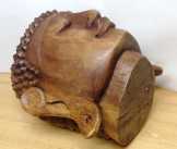 Buddha faragott természetes keményfa szobor