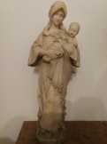 Szűz Mária gyermekével. Marble statue of Mary with