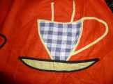 Piros kötény egyedi motívummal Piros kötény egyedi motívummal